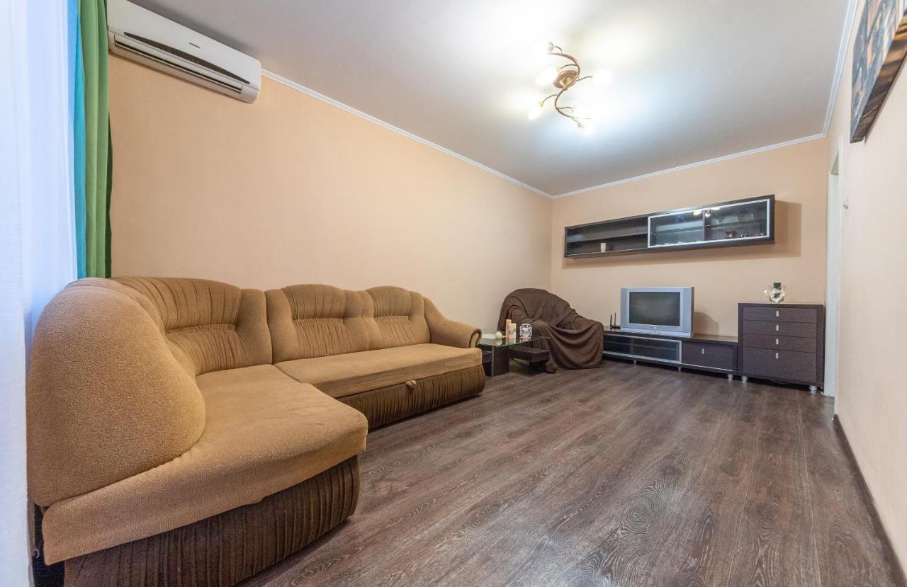 Уютная Квартира Для Семьи На Оболони Apartment Kyiv Exterior photo